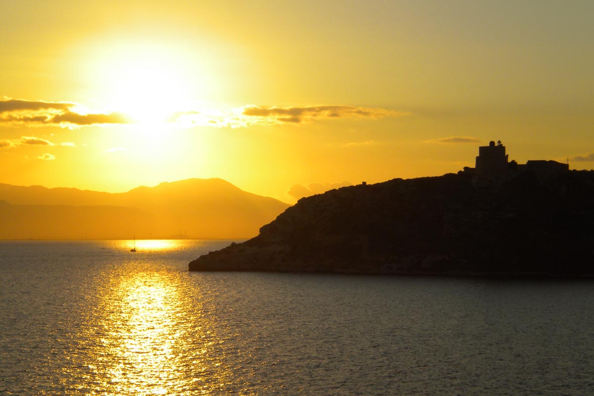 ESCAPADA A CÀLLER, LA CIUTAT DEL SOL / VOL + ALLOTJAMENT
